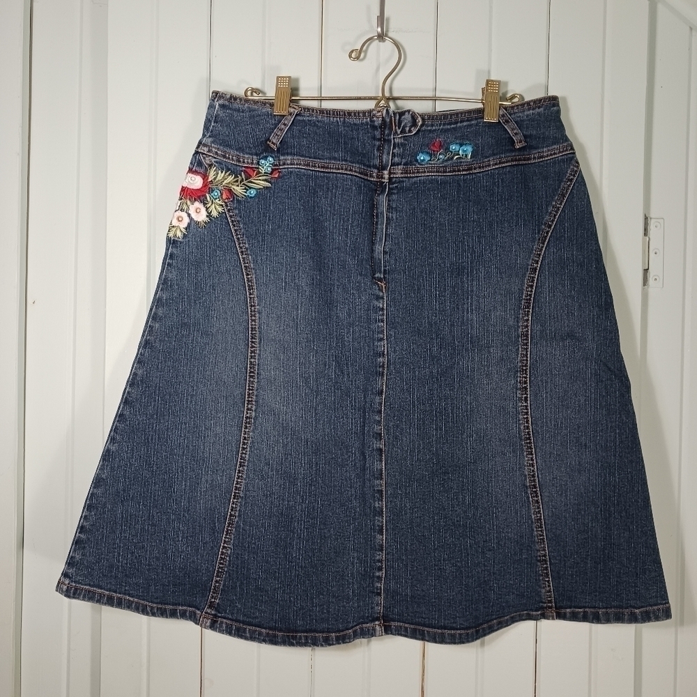Floral embroidered mini jeans skirt - Picture 3 of 7